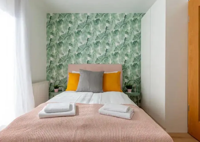 Kazinczy Street Vibe I 2br I 1 Free Parking I Self Check-in Apartment Budapest