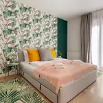 Kazinczy Street Apartment - City Center - Free Parking - Self Chkn *
