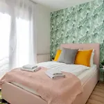 Kazinczy Street Apartment - City Center - Free Parking - Self Chkn * Budapest