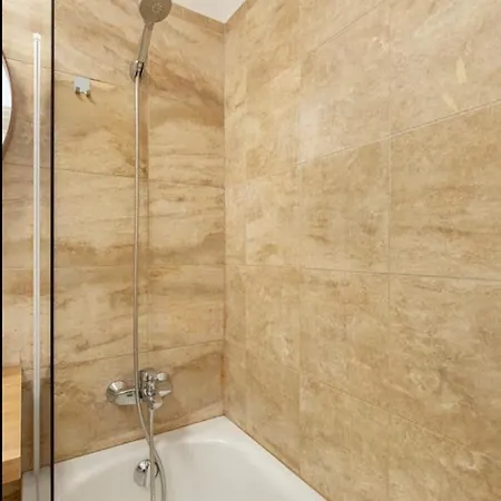 Kazinczy Street Vibe I 2br I 1 Free Parking I Self Check-in