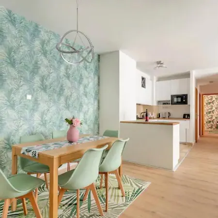 Διαμέρισμα Kazinczy Street Vibe I 2br I 1 Free Parking I Self Check-in *