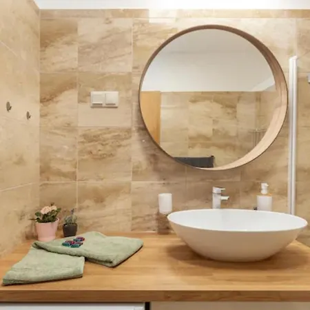 Kazinczy Street Vibe I 2br I 1 Free Parking I Self Check-in Διαμέρισμα *