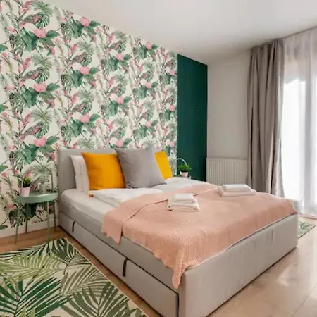 Kazinczy Street Vibe I 2br I 1 Free Parking I Self Check-in *