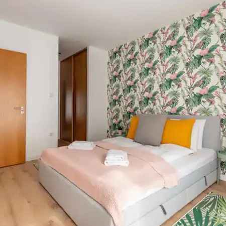 Kazinczy Street Vibe I 2br I 1 Free Parking I Self Check-in Βουδαπέστη