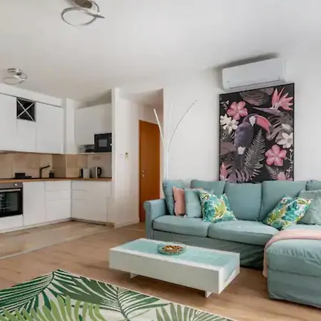 Kazinczy Street Vibe I 2br I 1 Free Parking I Self Check-in * Βουδαπέστη