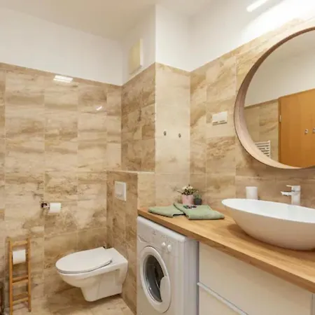 Kazinczy Street Vibe I 2br I 1 Free Parking I Self Check-in *