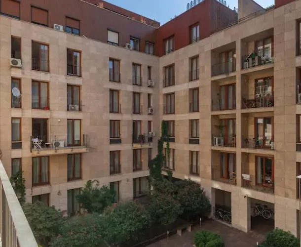 Kazinczy Street - Free Parking - Self Check-in * Budapesta
